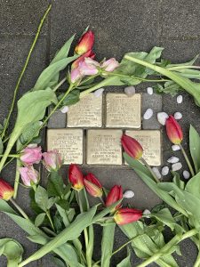 Stolpersteine laid in Amsterdam for de Vries and Bloemendal families.